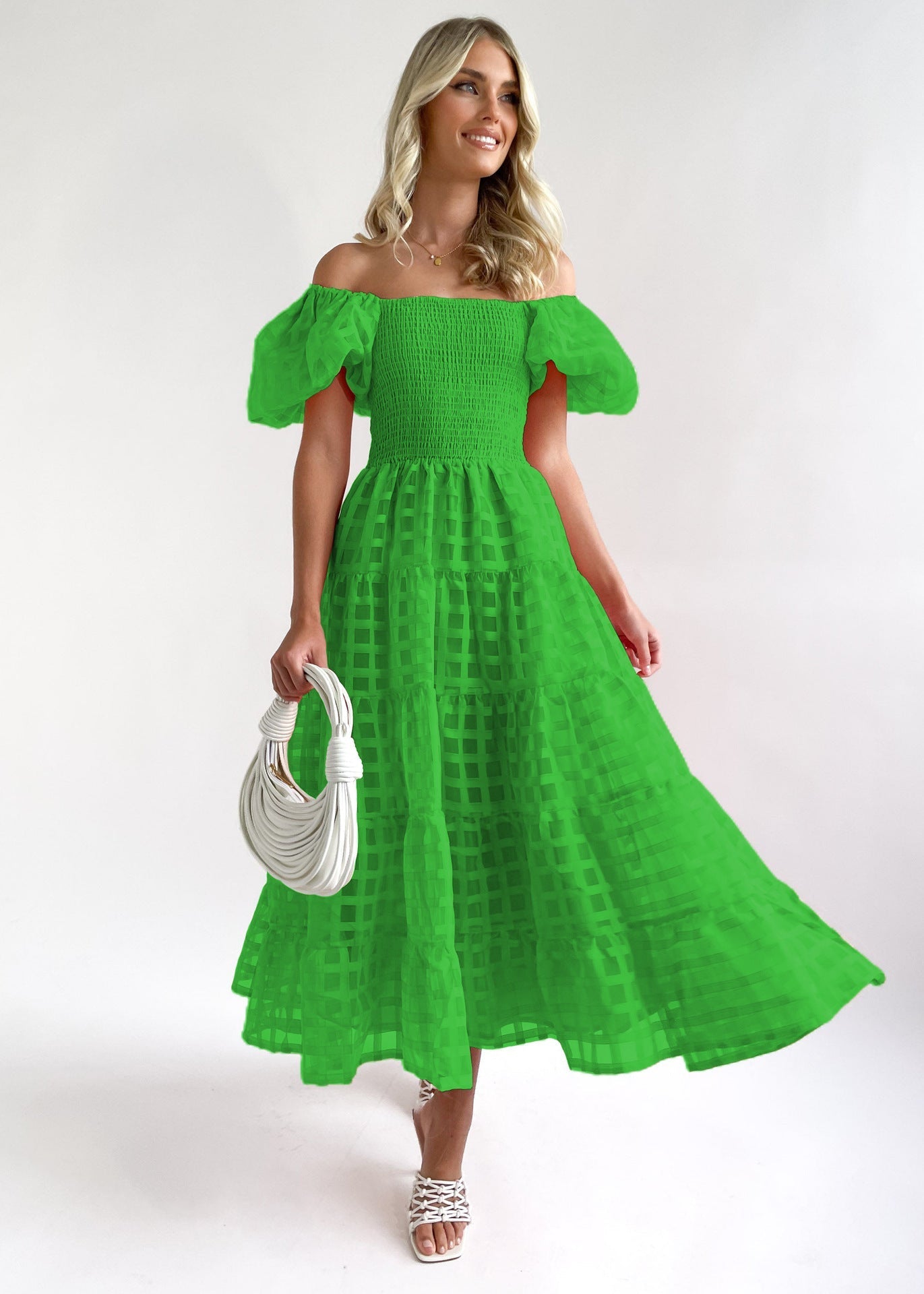 Robe longue femme – Épaules dénudées – Manches bouffantes – Taille smockée – Jupe à volants