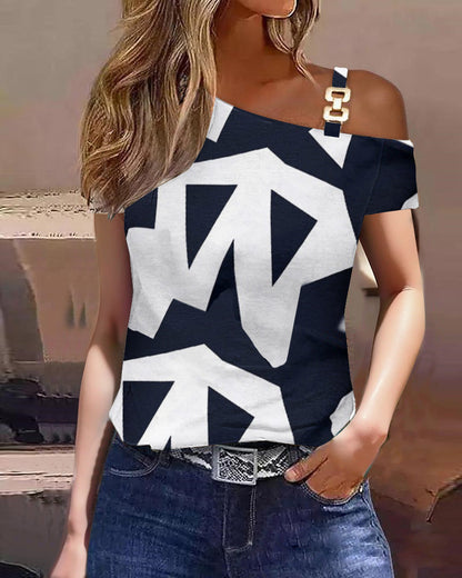 Top femme à manches courtes – coupe décontractée – une épaule – motif géométrique – détail bouton métal