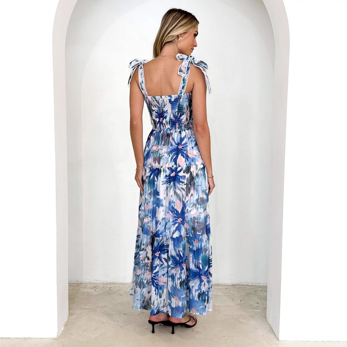 Robe longue femme – Bretelles réglables – Buste smocké – Jupe fluide à volants – Imprimé fleuri