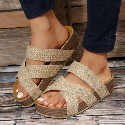 Sandales femme – Semelle plateforme – Brides croisées tressées – Bout ouvert respirant
