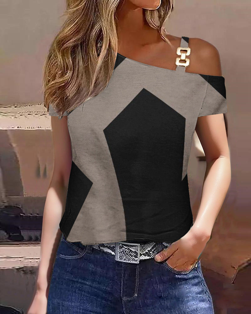 Top femme à manches courtes – coupe décontractée – une épaule – motif géométrique – détail bouton métal