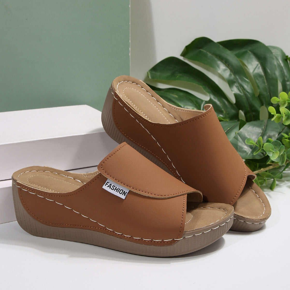 Sandales compensées femme – Bout ouvert – Enfilage facile – Semelle confort rembourrée