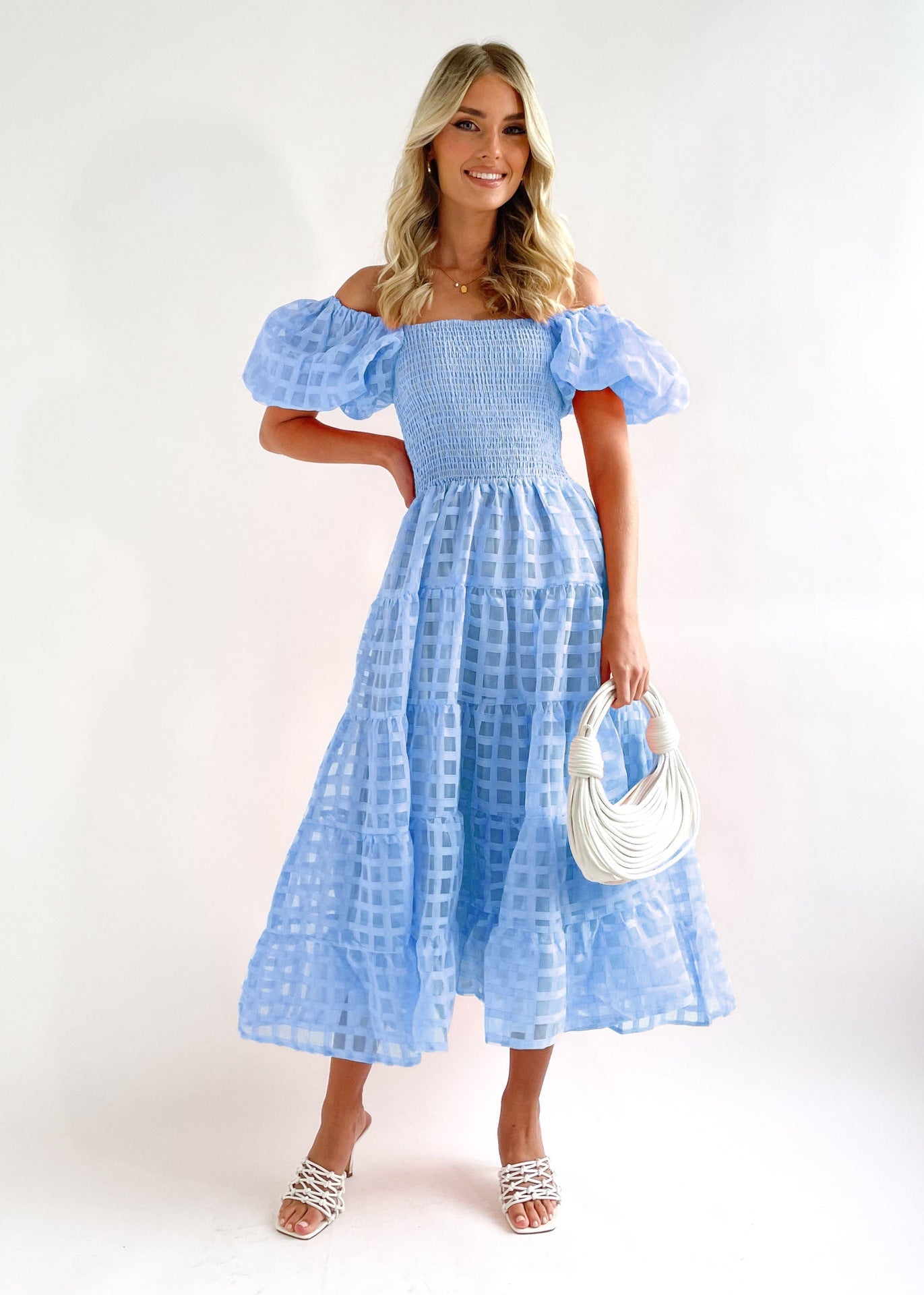 Robe longue femme – Épaules dénudées – Manches bouffantes – Taille smockée – Jupe à volants