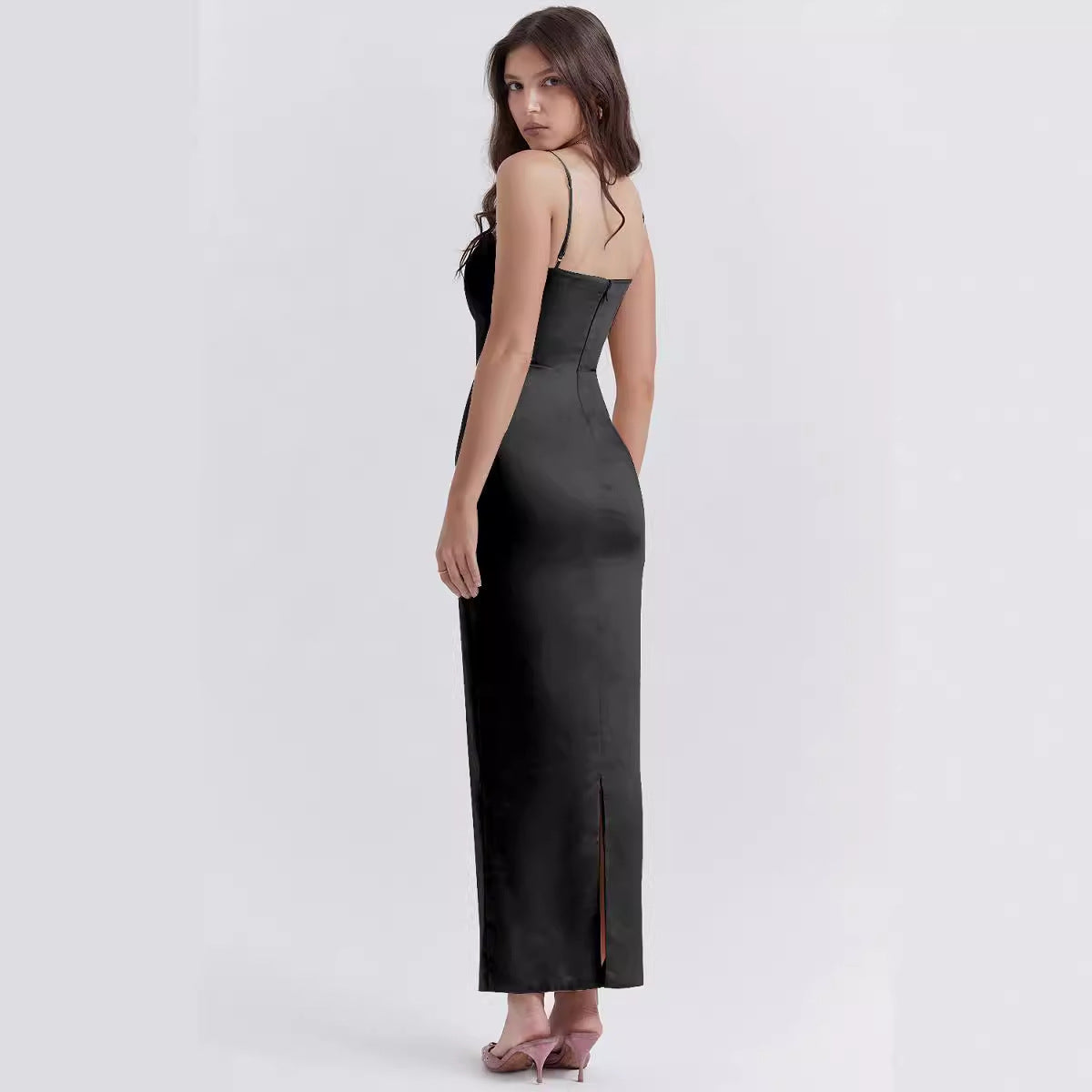 Robe longue femme – Tissu luxueux – Coupe moulante – Bretelles fines – Décolleté droit