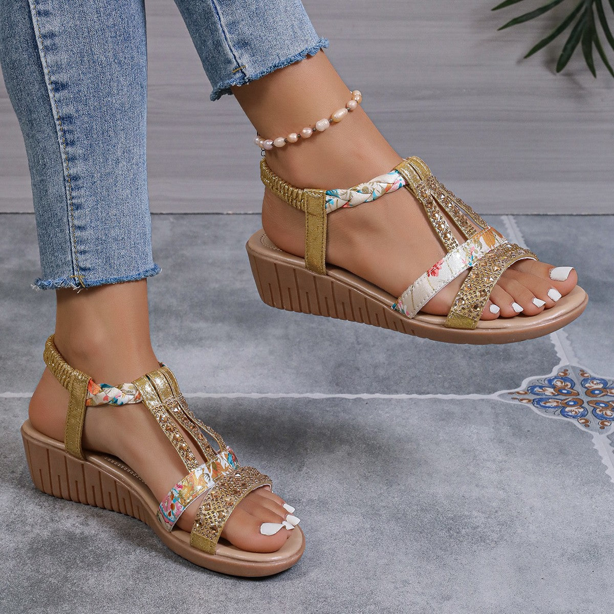 Sandales Compensées Femme – Bout Ouvert – T-Brides Strass – Style Bohème Fleuri