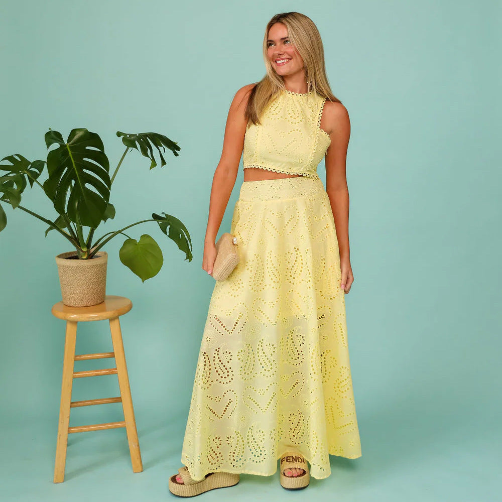 Ensemble Femme Deux Pièces – Tissu Respirant – Haut Court Sans Manches – Jupe Longue Évasée – Détail Broderie