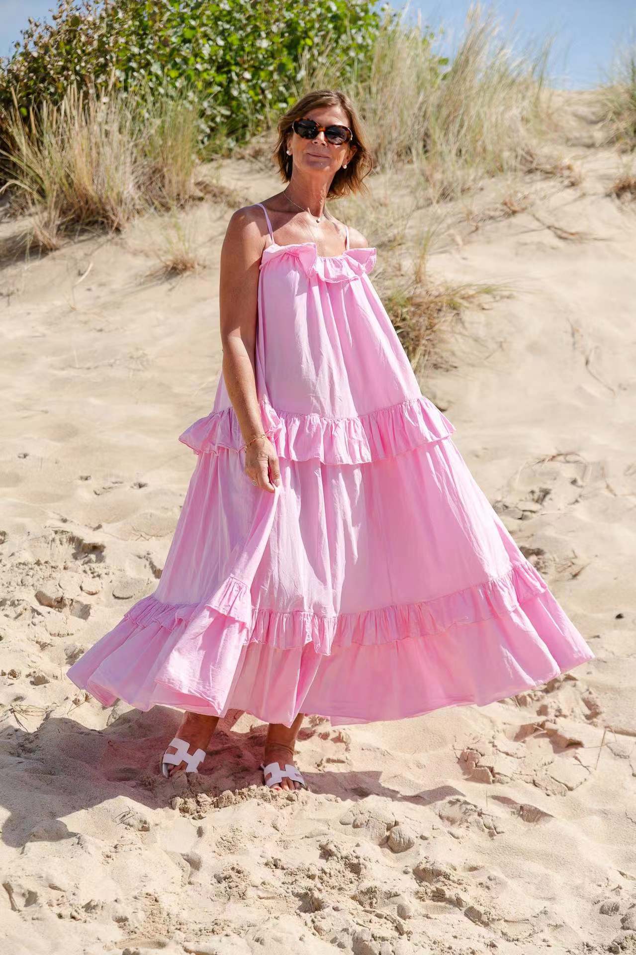 Robe longue femme – Coupe fluide – Décolleté à volants – Bretelles fines – Jupe à étages