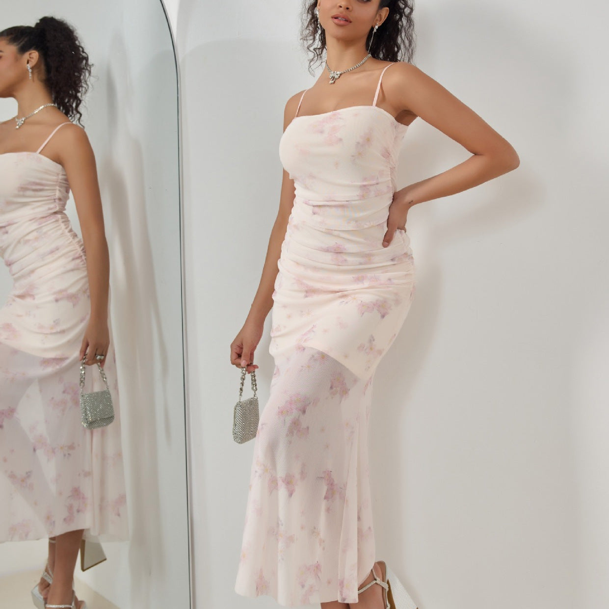 Robe longue femme – Coupe moulante – Bretelles fines – Fronces – Bas sirène élégant