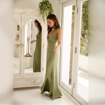 Robe de soirée femme – Coupe ajustée – Satin fluide – Longue – Col V sans manches avec dentelle