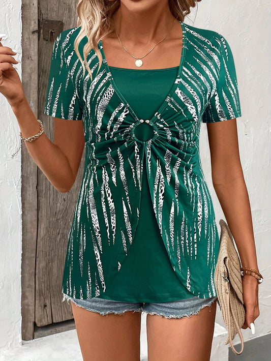 T-shirt femme – Coupe décontractée – Imprimé ethnique – Détail anneau taille – Effet superposé