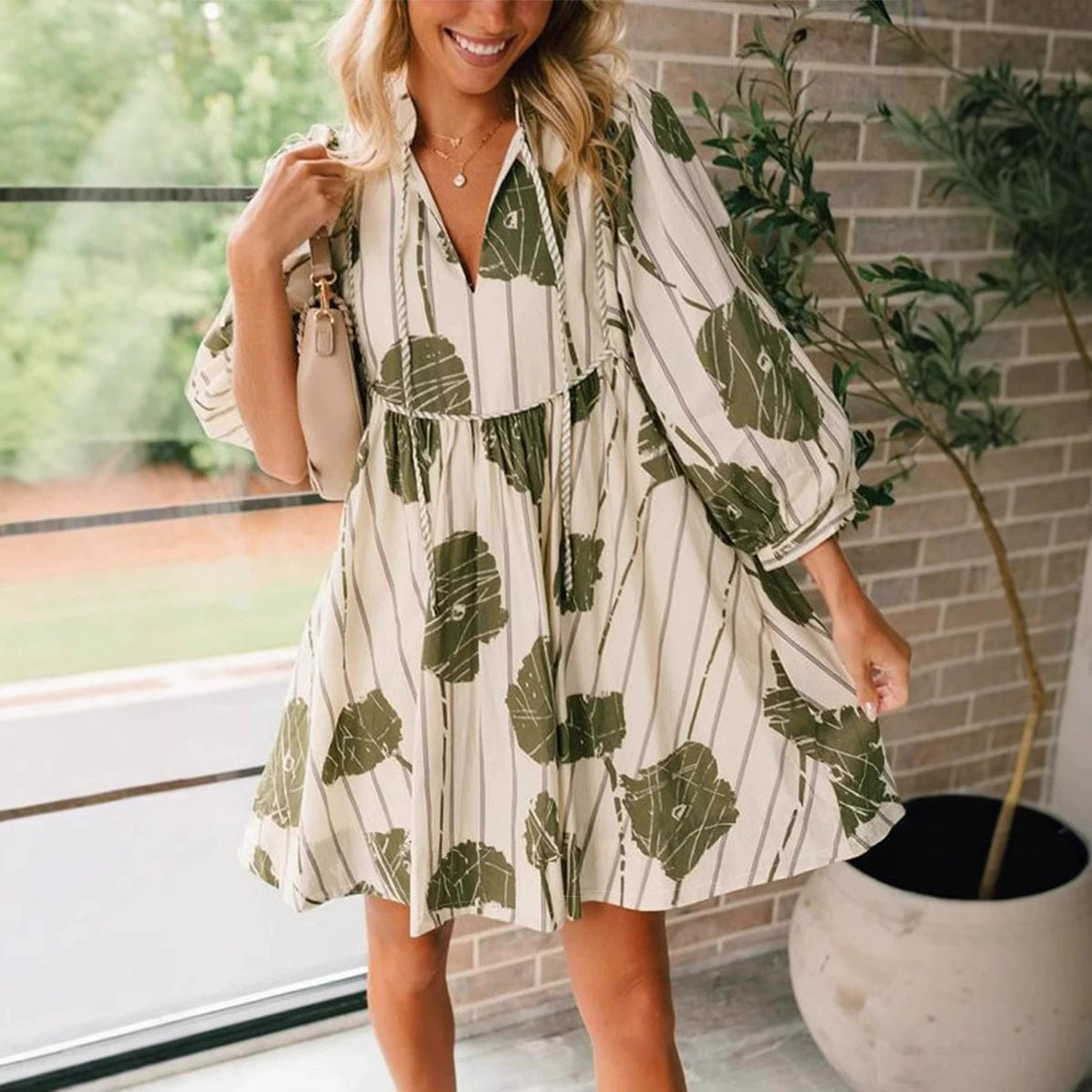 Robe courte femme – Coton – Manches bouffantes – Col en V – Taille cintrée