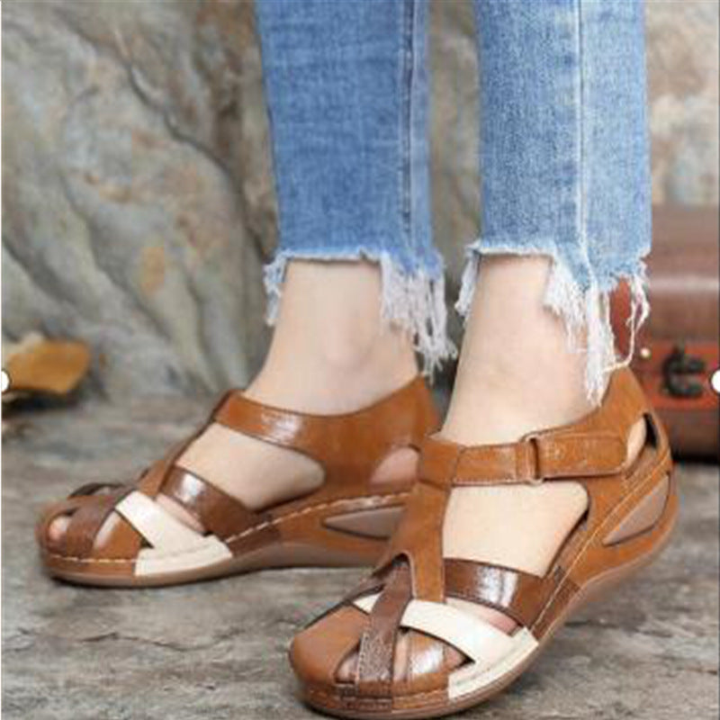 Sandales femme – Talon compensé bas – Brides croisées – Découpes respirantes