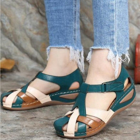 Sandales femme – Talon compensé bas – Brides croisées – Découpes respirantes