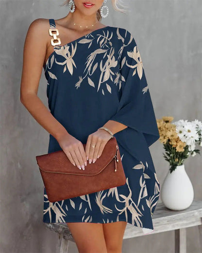 Robe femme épaules dénudées – Coupe fluide – Manche chauve-souris – Détail métal