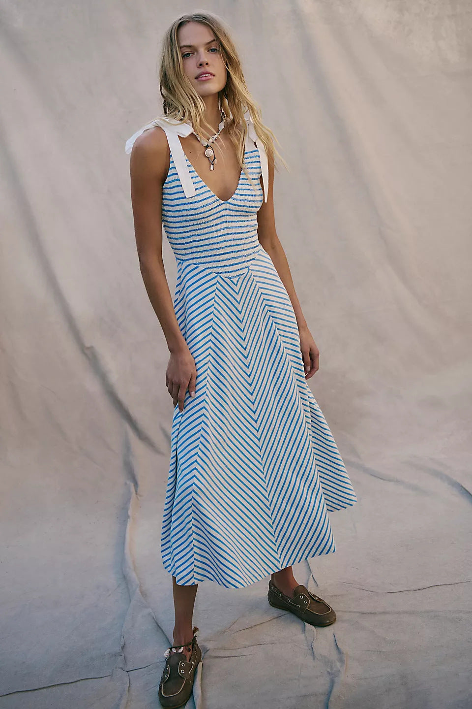 Robe longue femme – Décolleté en V – Tissu respirant – Coupe fluide avec poches