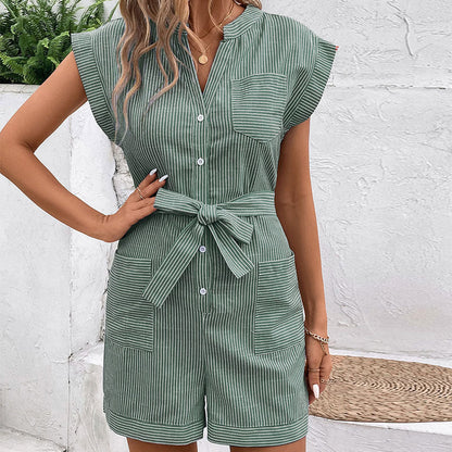Combinaison courte femme – Coupe décontractée – Tissu respirant – Rayures fines – Ceinture nouée – Manches courtes – Boutonnage devant