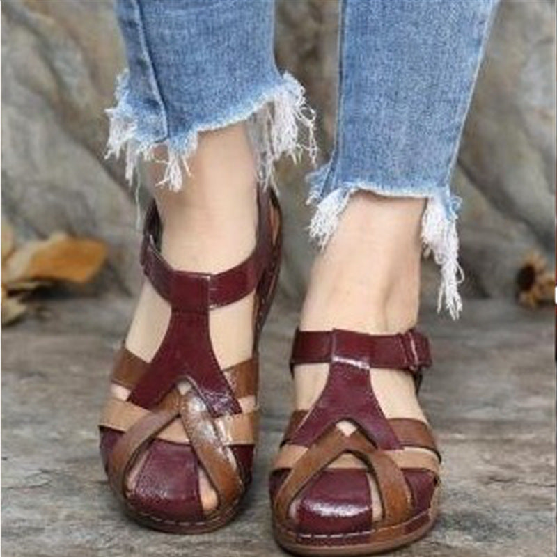 Sandales femme – Talon compensé bas – Brides croisées – Découpes respirantes