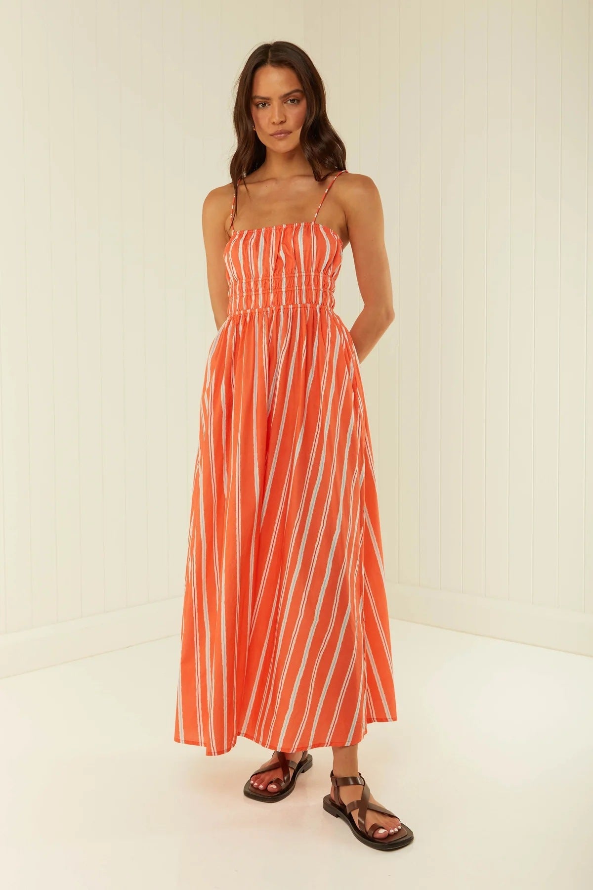 Robe Longue Femme – Épaules Dénudées – Bretelles Fines – Fronces – Coupe Fluide