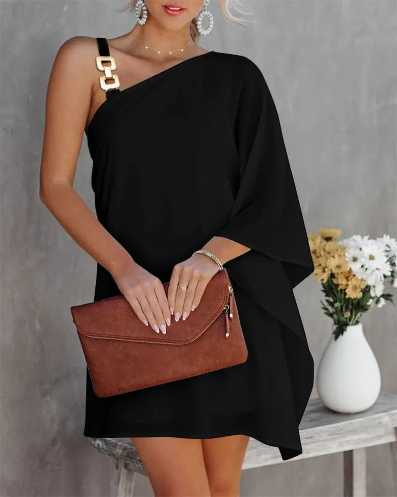 Robe femme épaules dénudées – Coupe fluide – Manche chauve-souris – Détail métal