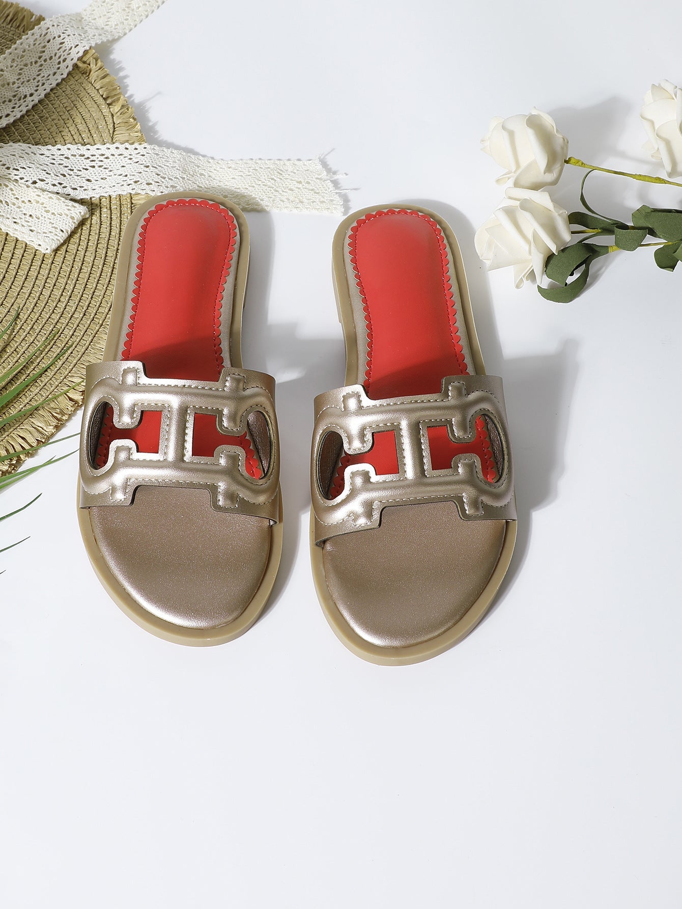 Sandales plates femme – Bout ouvert – Bride ajourée – Enfilage facile – Style décontracté