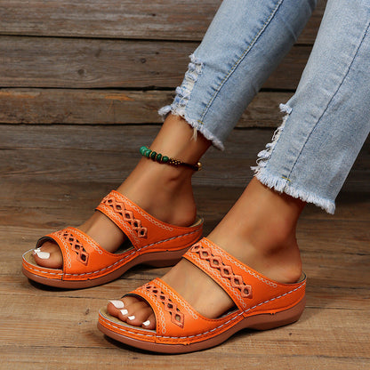 Sandales compensées femme – Design rétro ajouré – Bout ouvert – Enfilage facile