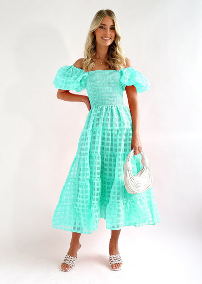 Robe longue femme – Épaules dénudées – Manches bouffantes – Taille smockée – Jupe à volants