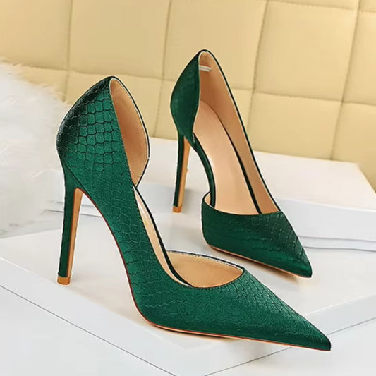 Escarpins femme – Talon aiguille – Bout pointu – Finition texturée luxe – Coupe élégante