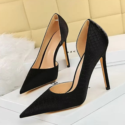 Escarpins femme – Talon aiguille – Bout pointu – Finition texturée luxe – Coupe élégante