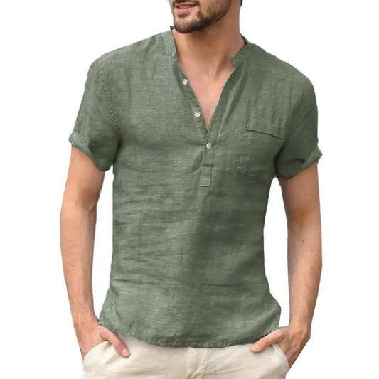 T-shirt homme – Coupe décontractée – Fibres naturelles – Manches courtes – Patte à boutons – Poche poitrine