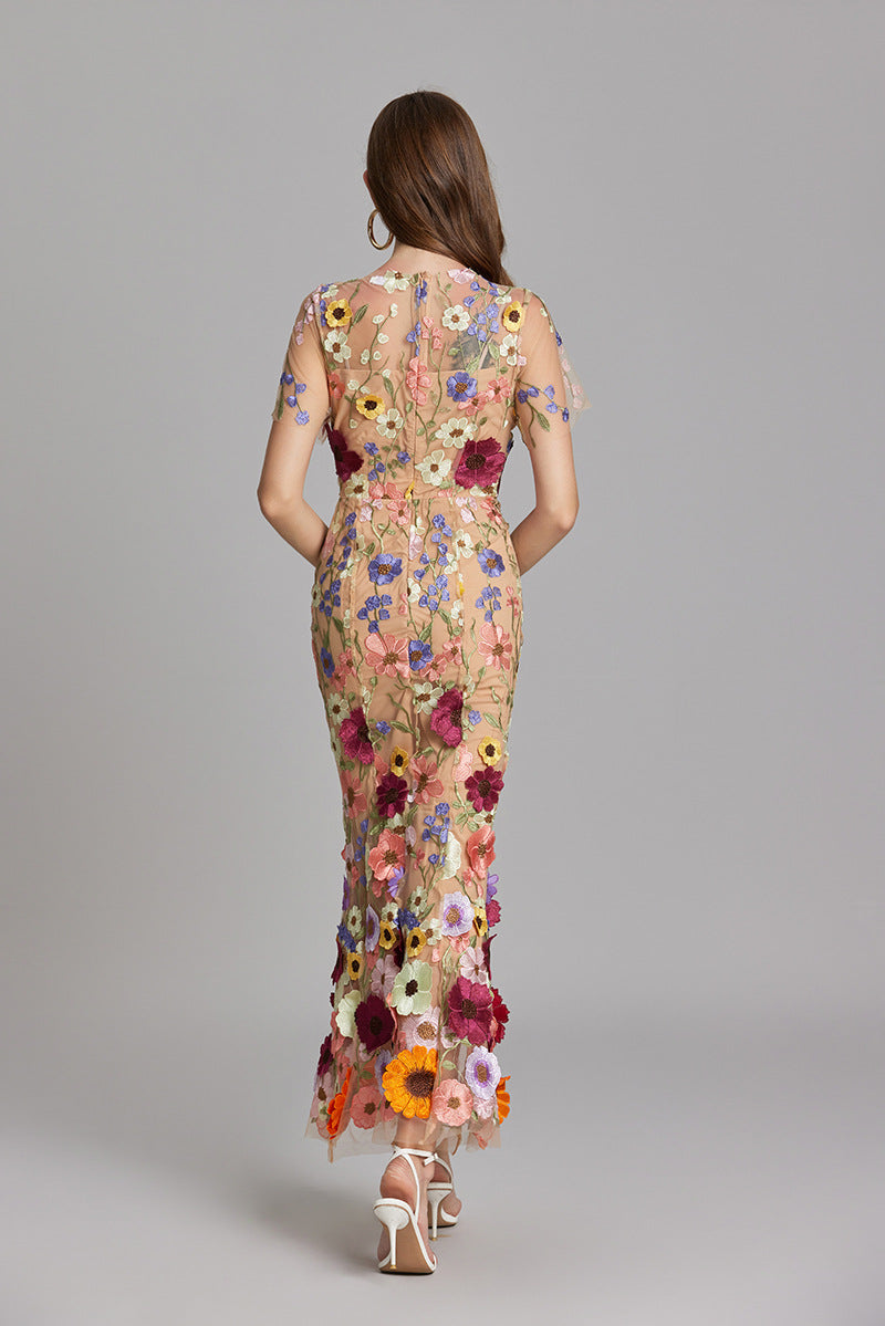 Robe longue femme – Tissu mesh brodé – Coupe ajustée – Col montant transparent
