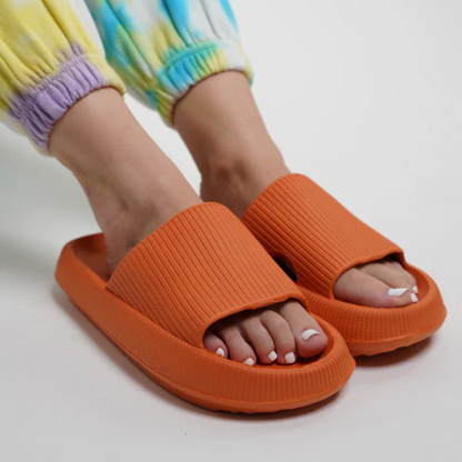 Chaussons femme – Semelle coussinée – Ouverture avant – Enfilage facile – Tige texturée