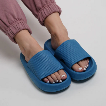 Chaussons femme – Semelle coussinée – Ouverture avant – Enfilage facile – Tige texturée