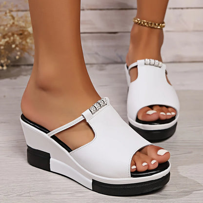 Sandales Compensées pour Femme - Design Ouvert - Matériau Synthétique Lisse - Style Décontracté