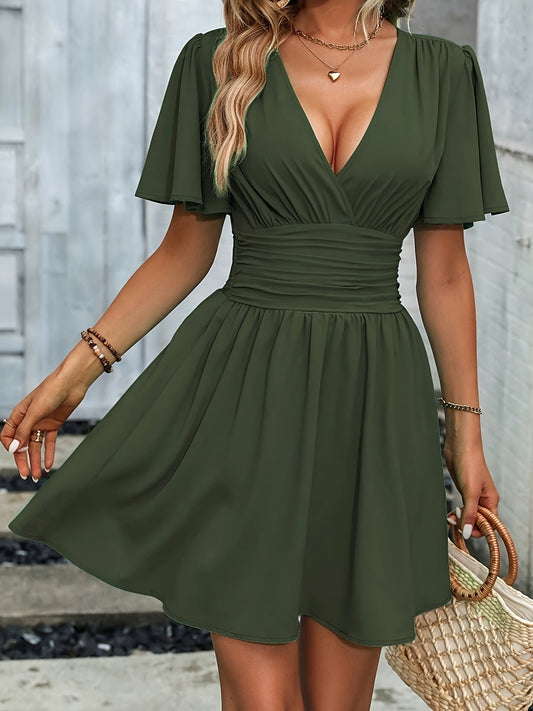 Robe femme évasée – Décolleté en V – Manches courtes – Taille froncée – Tissu fluide