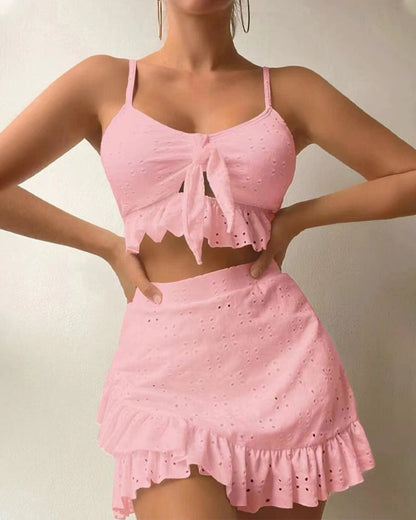 Bikini femme deux pièces – Top noué à fines bretelles – Jupe volantée brodée