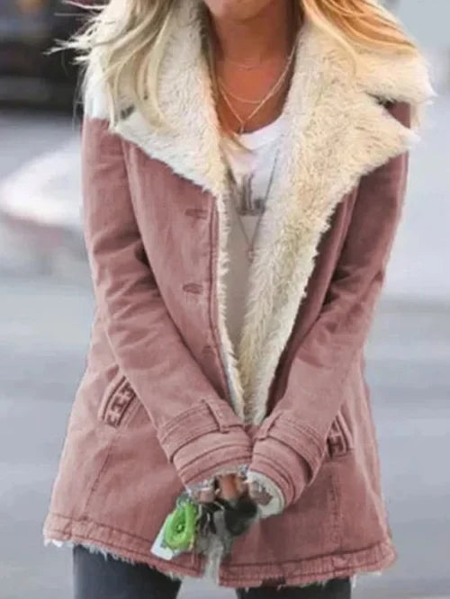 Manteau femme – Coupe cintrée – Doublure imitation mouton – Col large – Boutons devant