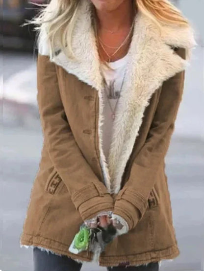 Manteau femme – Coupe cintrée – Doublure imitation mouton – Col large – Boutons devant