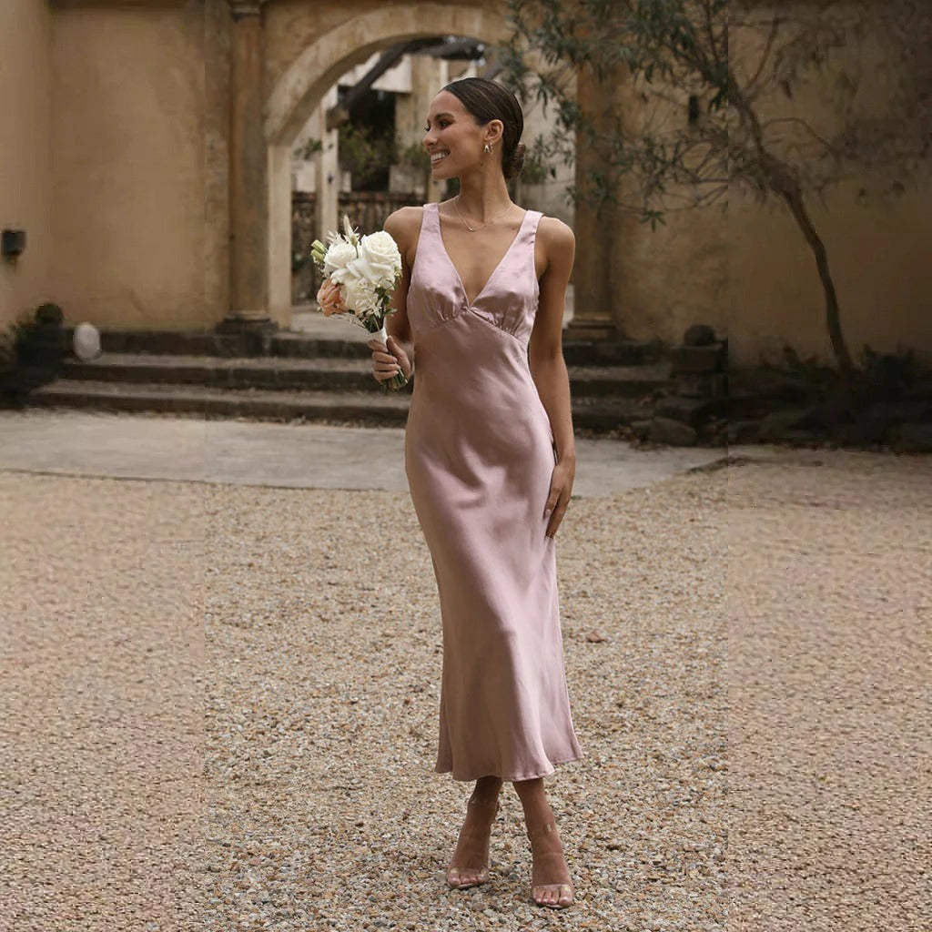 Robe longue femme – Coupe ajustée – Tissu luxueux – Décolleté en V – Bretelles élégantes