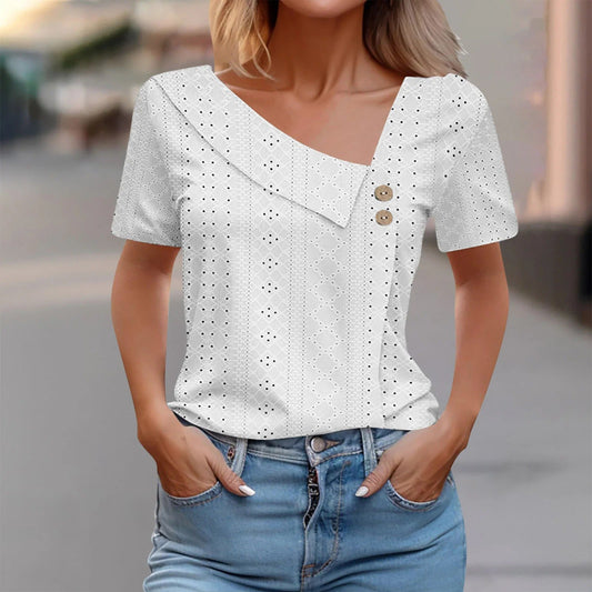 Top Femme Ajusté – Tissu Brodé Respirant – Encolure Asymétrique – Boutons Décoratifs