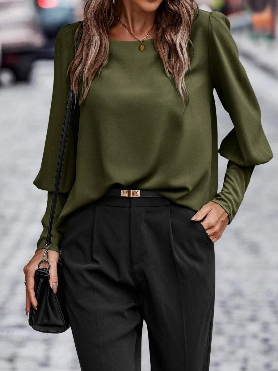 Blouse femme – Coupe fluide – Satin – Manches bouffantes – Détail boutonné