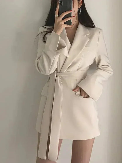 Robe Blazer Femme – Coupe Cintrée – Manches Longues – Taille Ceinturée – Mini