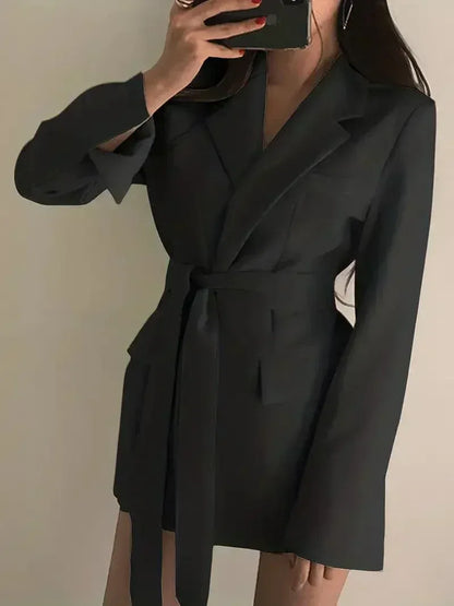 Robe Blazer Femme – Coupe Cintrée – Manches Longues – Taille Ceinturée – Mini