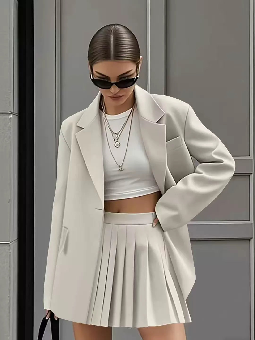 Ensemble tailleur jupe plissée femme – Blazer coupe décontractée – Mini taille haute – Poches à rabat