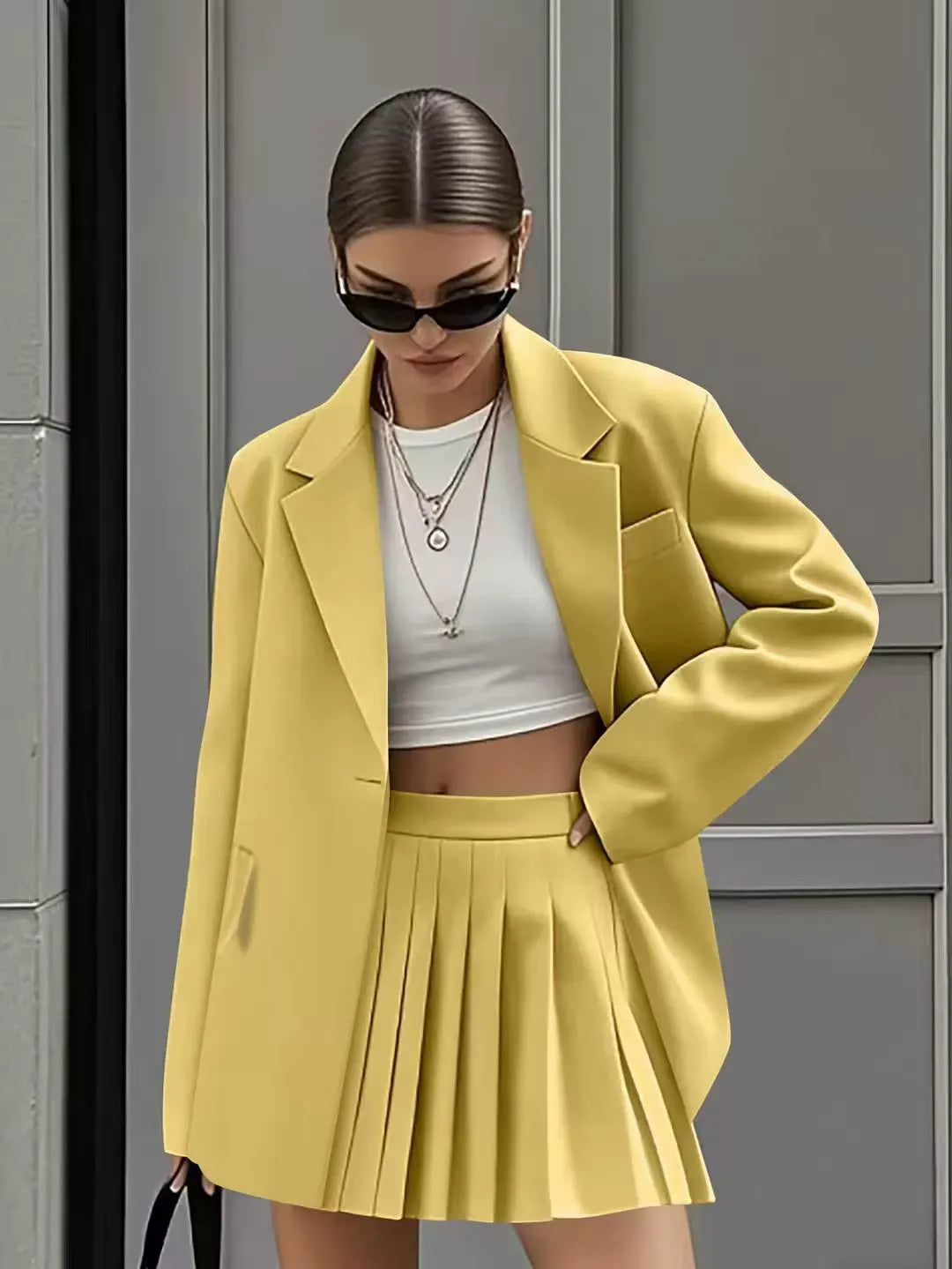 Ensemble tailleur jupe plissée femme – Blazer coupe décontractée – Mini taille haute – Poches à rabat