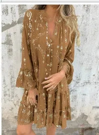 Robe femme – Coupe évasée – Manches cloche en dentelle – Ourlet à volants – Détails métalliques