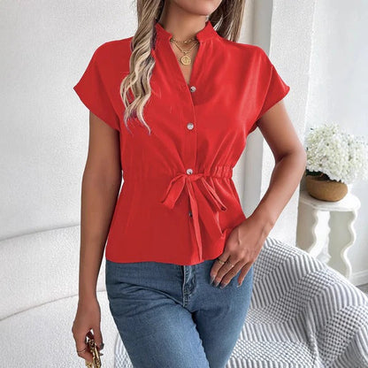 Blouse Femme – Coupe Cintrée – Manches Courtes – Boutonnage Devant – Taille Nouée