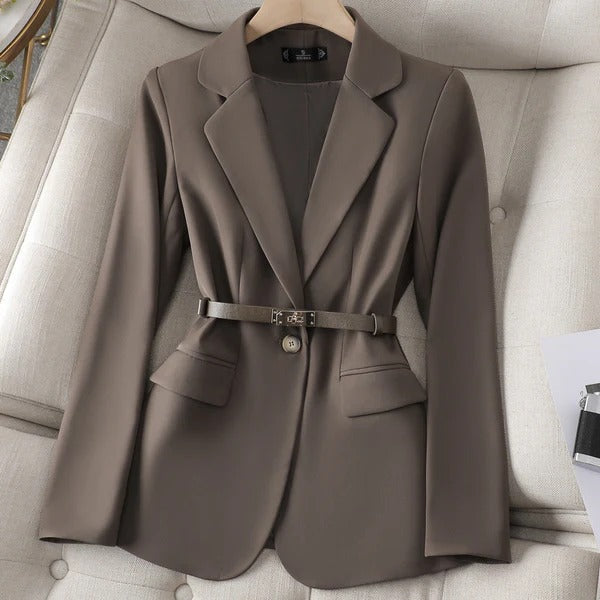 Blazer femme – Coupe cintrée – Ceinture avec boucle – Fermeture un bouton – Revers classique