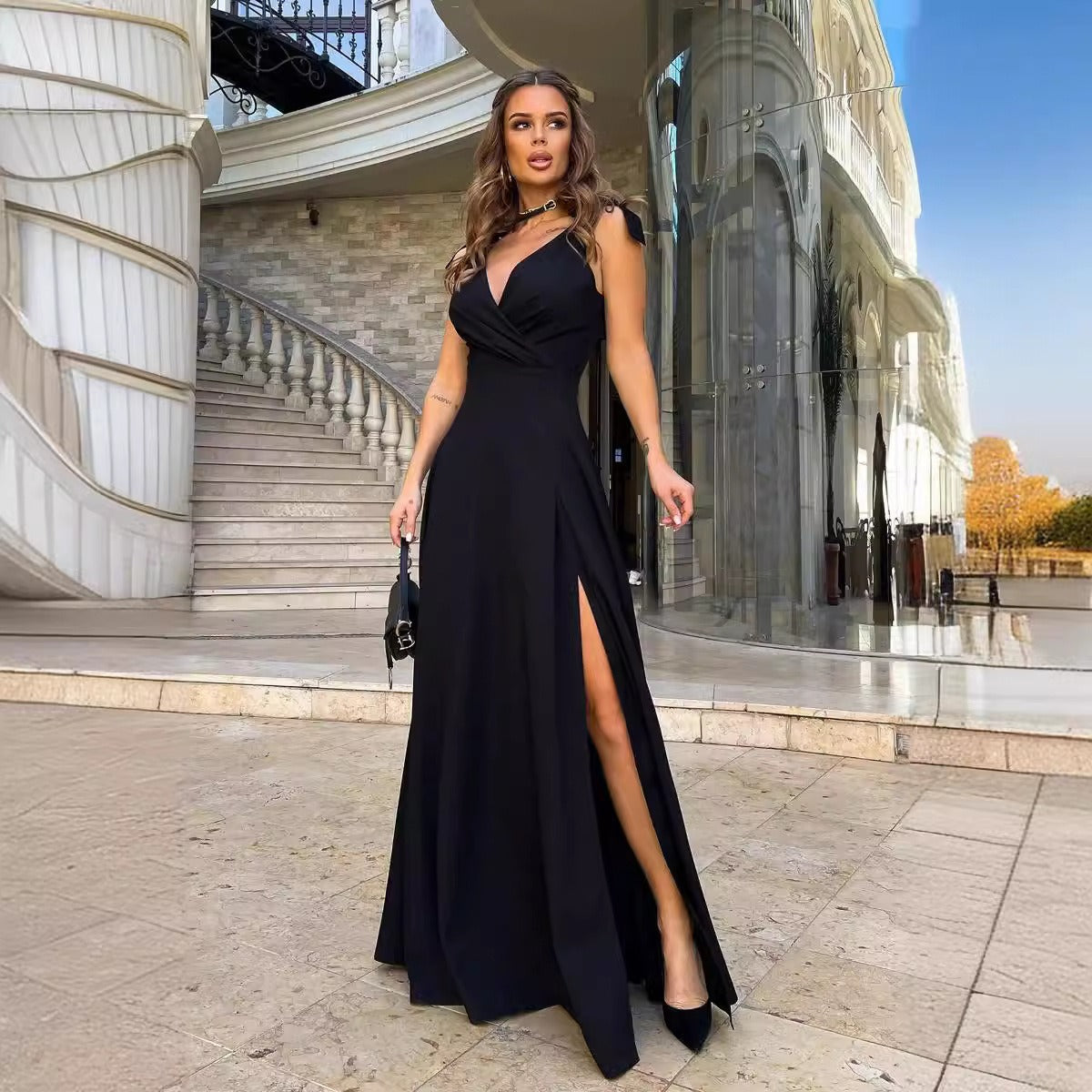 Robe de soirée femme – Coupe slim – En satin lisse – Fente haute – Bretelles fines