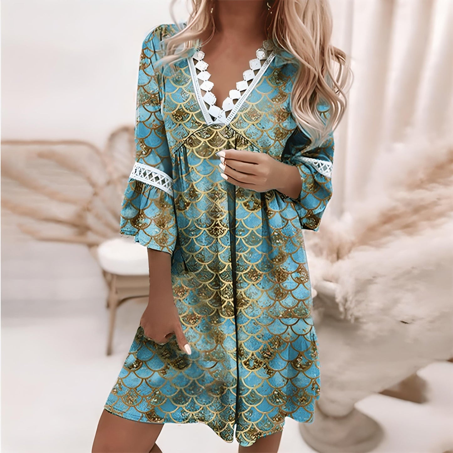 Mini robe pour femmes – Coupe fluide – Col en V dentelle – Manches 3/4 évasées – Tissu léger